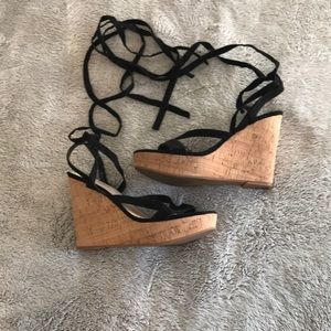NWOT Guess Tie Wedges